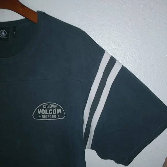 Volcom L Authentic Since 1991 Shirt - Picture 5 of 6